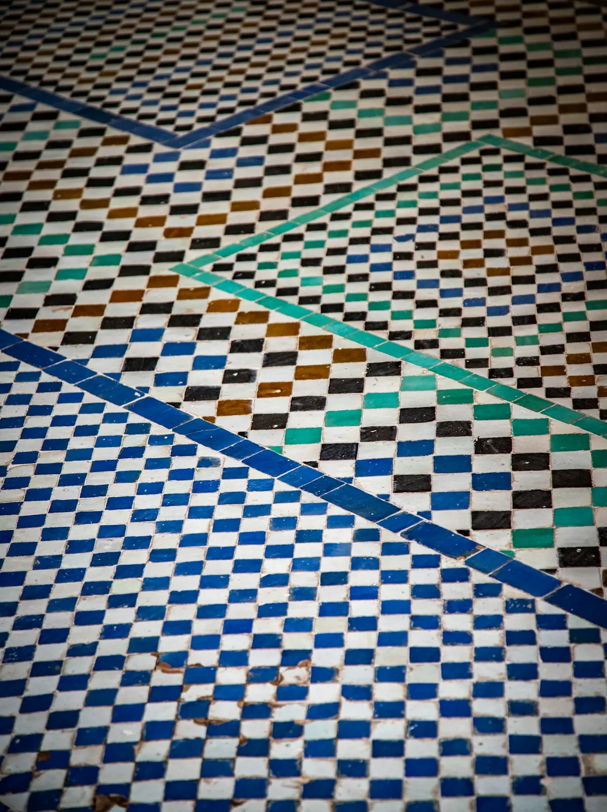 Mosaïque de zellige bleu, blanc et vert