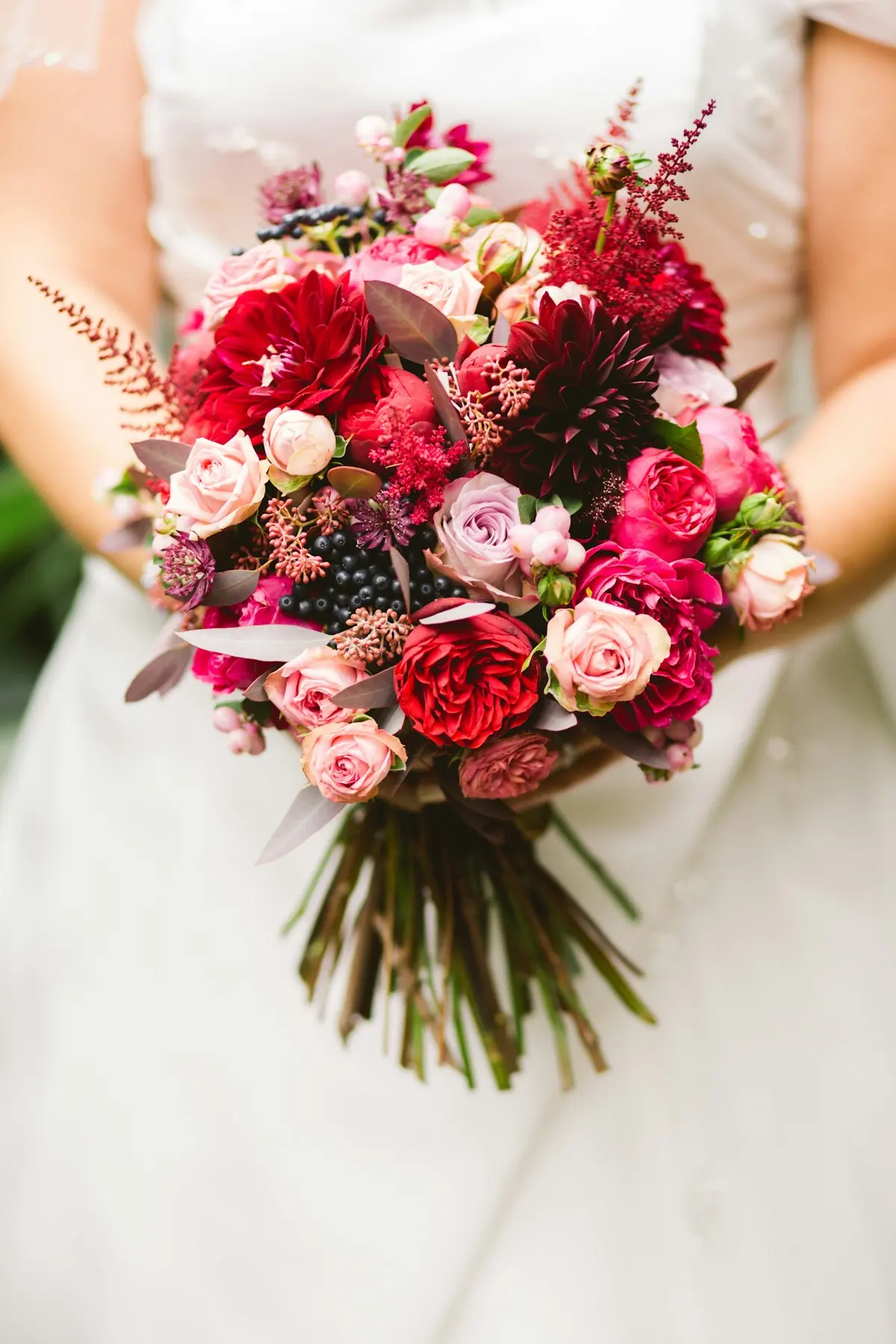 Mariée tenant son bouquet