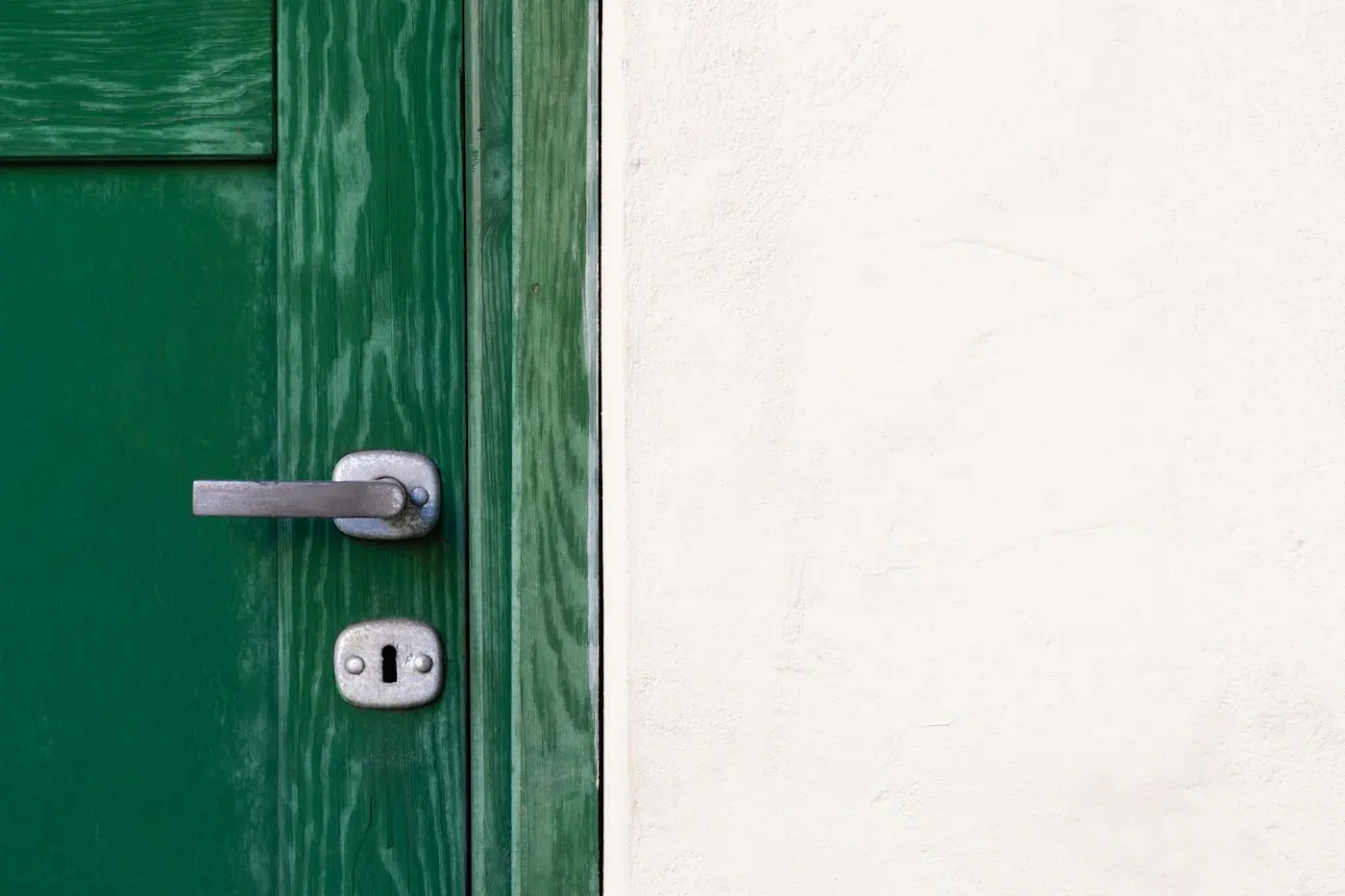 Porte verte et sa serrure