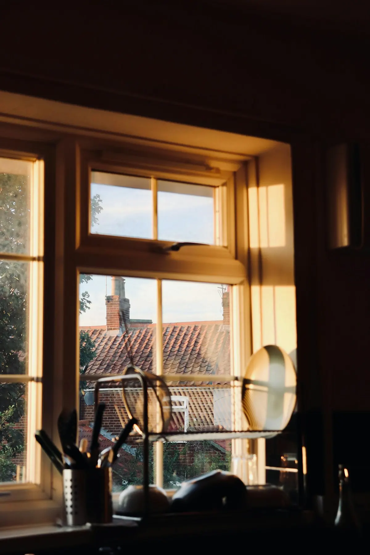 Lumière chaude qui entre par une fenêtre